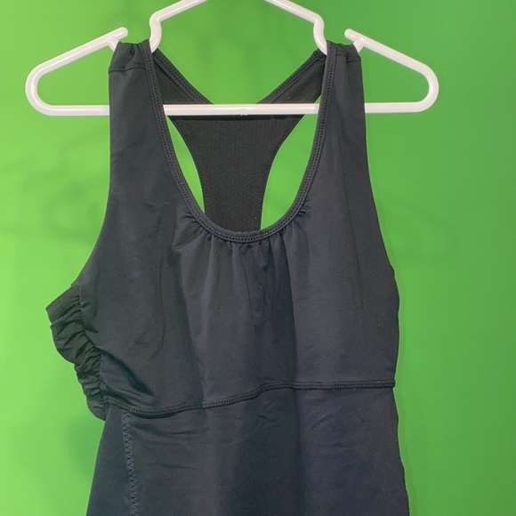 Lululemon athletic top. Size 4 Black perfect condition Built in Bra - Picture 5 of 5